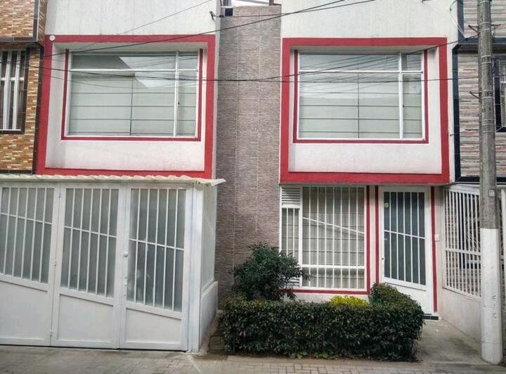 Alojamiento "Como En Casa" Cerca Al Aeropuerto!! Bogotá Exteriér fotografie